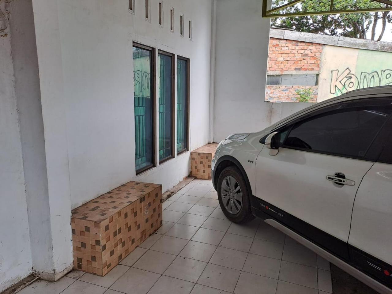 Spot On 93464 Penginapan Tulimario Syariah Hotel Jambi Exterior photo